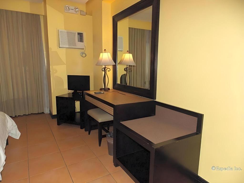 Planta Centro Bacolod Hotel & Residences Ngoại thất bức ảnh