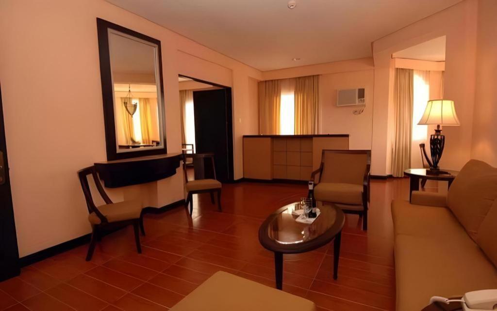 Planta Centro Bacolod Hotel & Residences Ngoại thất bức ảnh