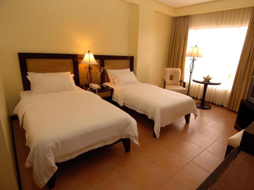 Planta Centro Bacolod Hotel & Residences Ngoại thất bức ảnh
