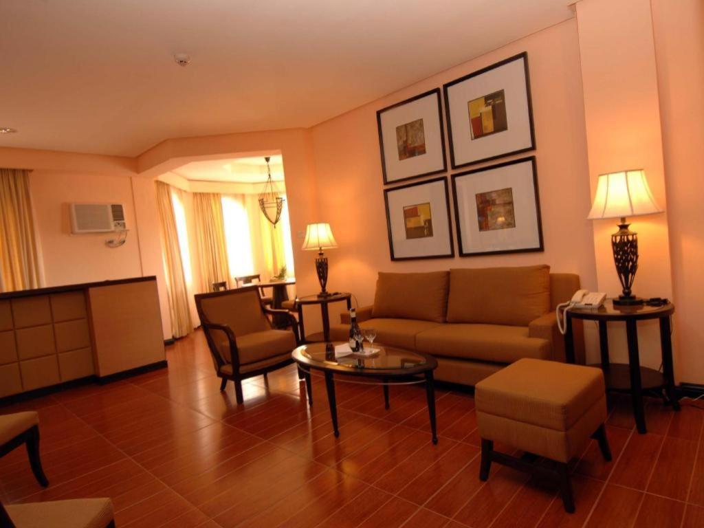 Planta Centro Bacolod Hotel & Residences Ngoại thất bức ảnh