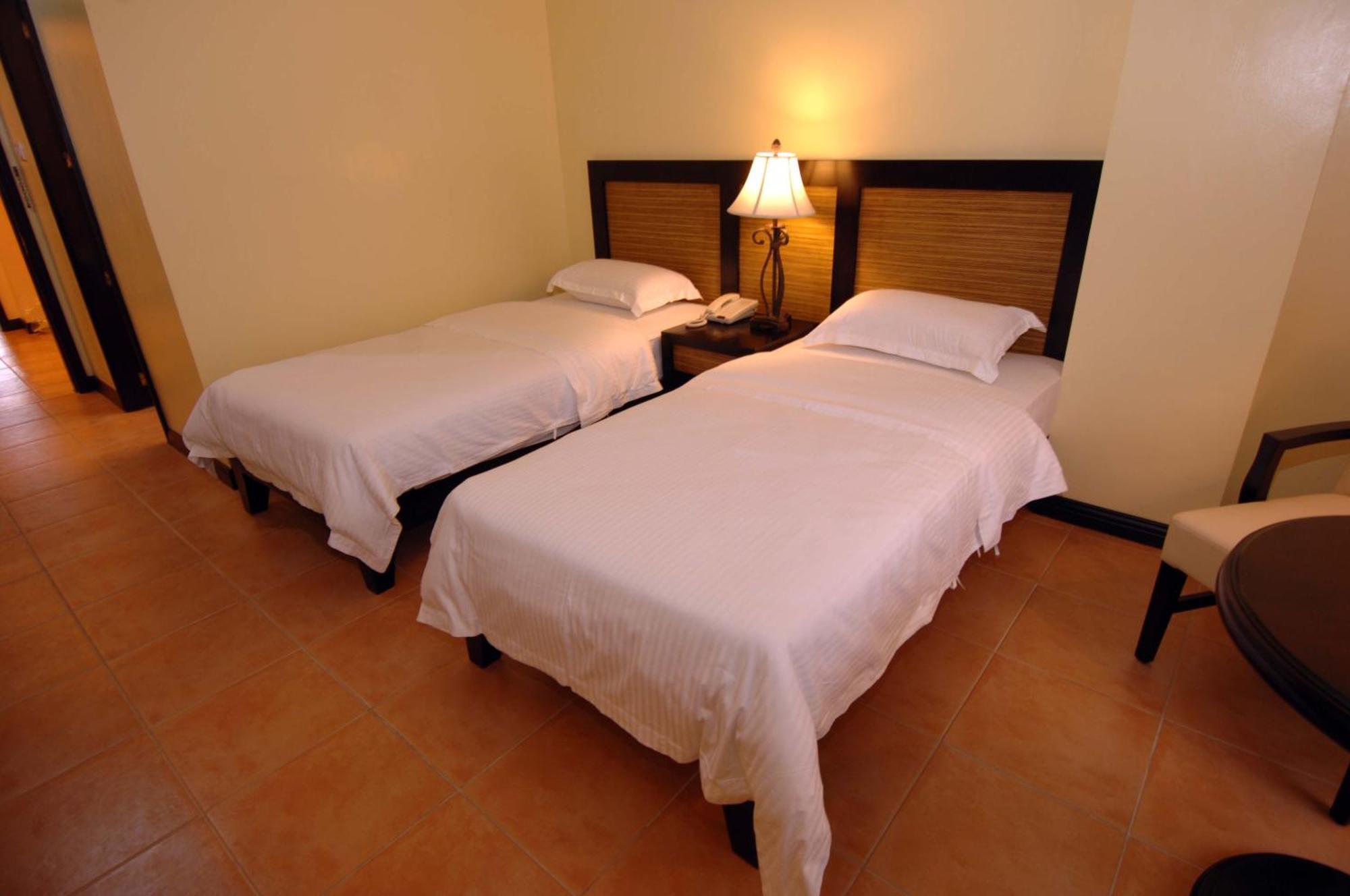Planta Centro Bacolod Hotel & Residences Ngoại thất bức ảnh